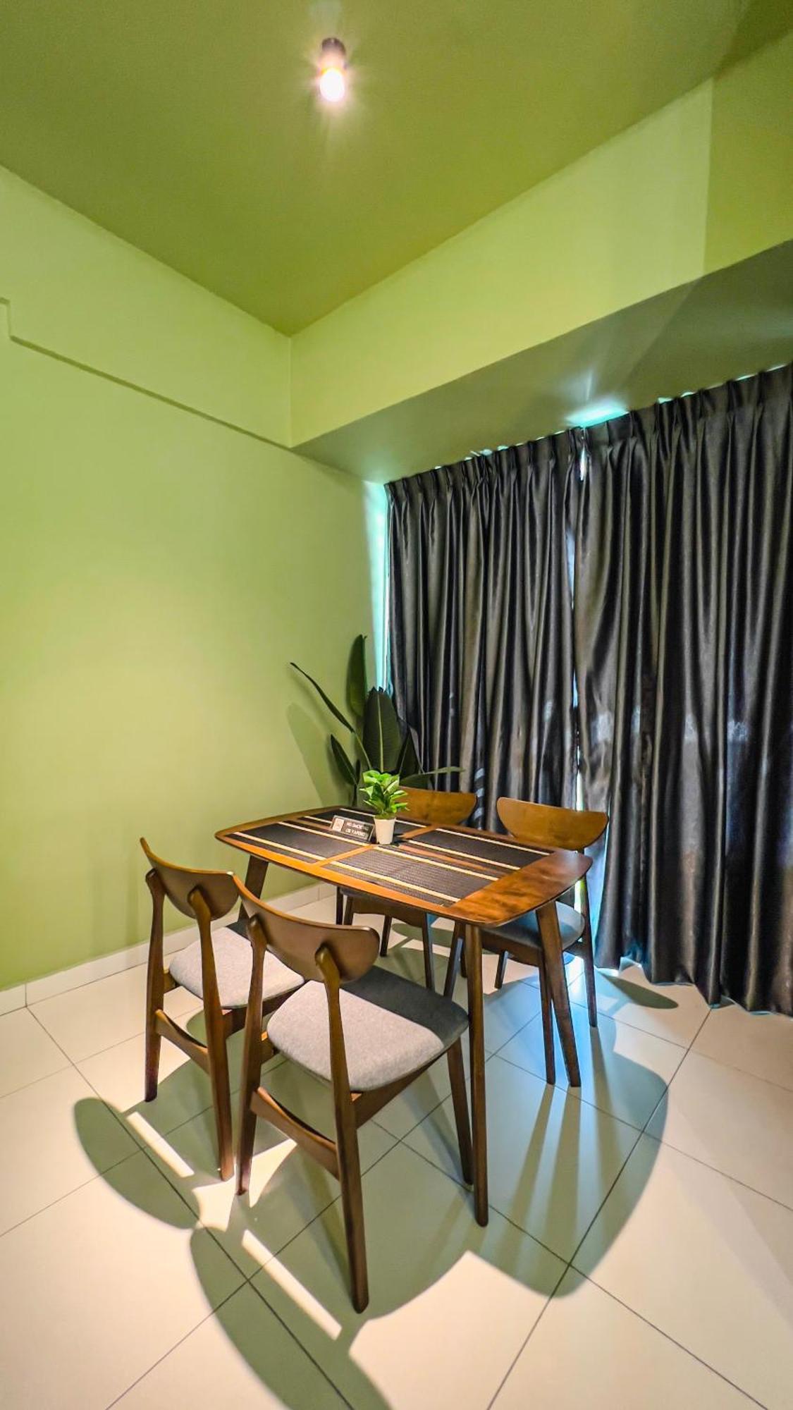Cozy Milky Mount Austin Jb 5 Pax Apartment